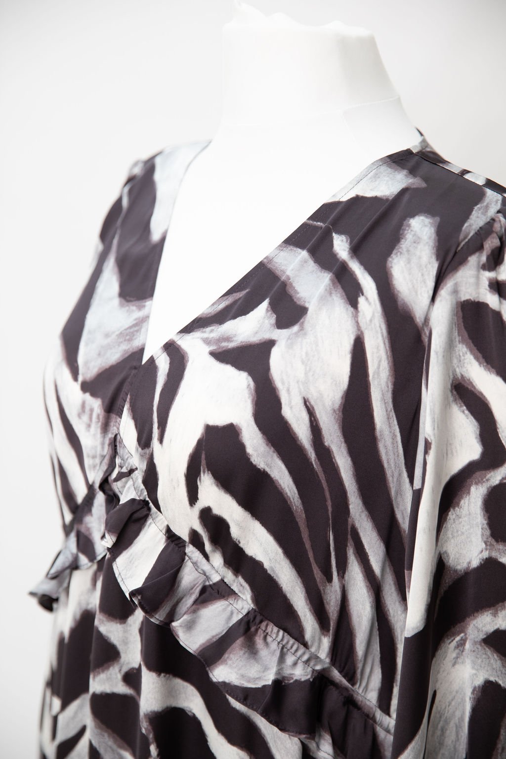 Juliet Grey Dress - Image 2